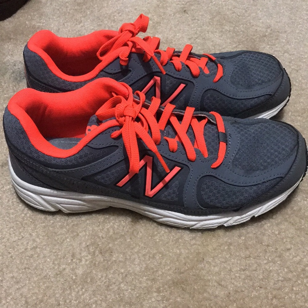Women’s New Balance Tech Ride - Picture 2 of 4
